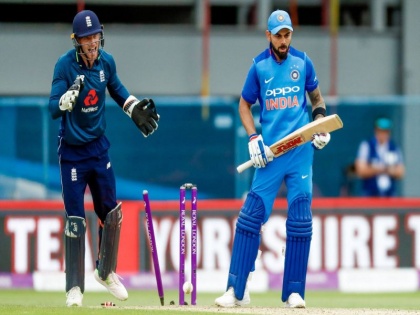 India vs England: Kohli gets bold and people said its magic ball | India vs England : कोहली बोल्ड झाला अन् ' मॅजिक बॉल 'चा प्रत्यय आला
