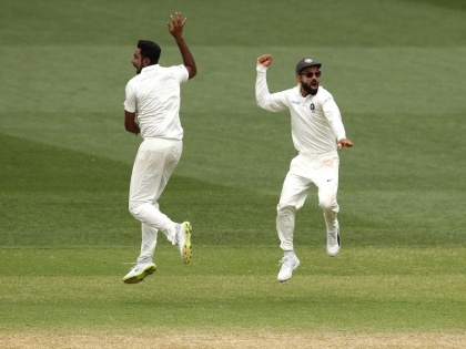 IND vs AUS 2nd Test: Virat Kohli sledging with australian batsman | IND vs AUS 2nd Test : विराट कोहली असा काढतोय चुकीचा बाद दिल्याचा राग 