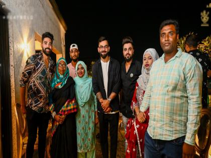 Virat Kohli And RCB Teammates Visit Mohammed Siraj’s New House In Hyderabad ahead of against srh match | किंग कोहली सहकाऱ्यांसोबत मोहम्मद सिराजच्या नवीन घरी; RCBच्या शिलेदारांनी वेधले लक्ष