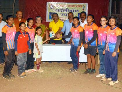 Girls Renuka team and boys Yashwant team are winner in volleyball competition | व्हॉलीबॉल स्पर्धेत मुलींचा रेणुका, तर मुलांमध्ये यशवंत संघ अजिंक्य