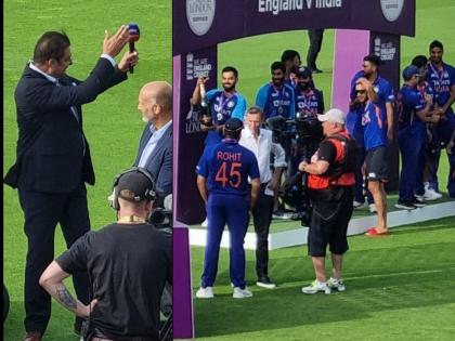 IND vs ENG 3rd ODI Live Update : Virat Kohli offering Ravi Shastri the champagne bottle after the win, photo viral | Virat Kohli, IND vs ENG 3rd ODI : विराट कोहली भलत्याच मूडमध्ये, Ravi Shastri ना गुपचूप विचारतोय शॅम्पेन हवीय का, Photo Viral 