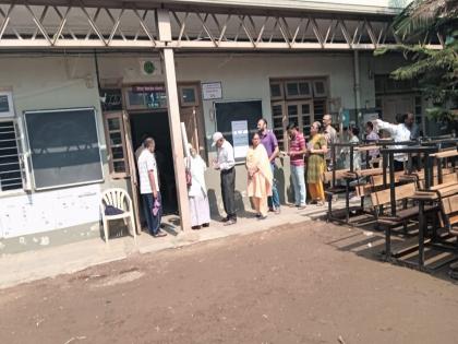 Enthusiasm for voting in the morning but slowed down in the afternoon, with 35 per cent voter turnout in the town | Pune: सकाळी उत्साह मात्र दुपारी वेग मंदावला, दुपारी तीनपर्यंत कसब्यात ३५ टक्के मतदान