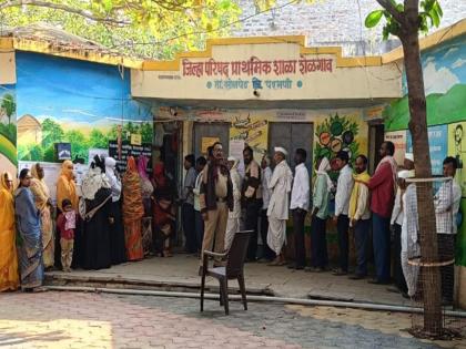 18.49 percent polling in Parbhani district in four hours; Candidates voted together | परभणी जिल्ह्यात चार तासांत १८.४९ टक्के मतदान; उमेदवारांनी सहकुटुंब केले मतदान