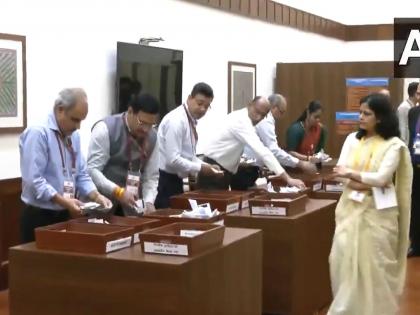 Vice President Elections 2025 Result: 13 MPs did not vote at all! Counting of votes for the post of Vice President begins | १३ खासदारांनी मतदान केलेच नाही! उपराष्ट्रपती पदासाठी किती मतदान झाले, मोजणी सुरु Vice President Elections 2025 Result: 13 MPs did not vote at all! Counting of votes for the post of Vice President begins | १३ खासदारांनी मतदान केलेच नाही! उपराष्ट्रपती पदासाठी किती मतदान झाले, मोजणी सुरु