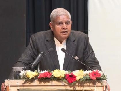 Avoid temptation to become IAS-IPS vp jagdeep dhankhar advice to students | आयएएस-आयपीएस होण्याच्या मोहातून बाहेर पडा, उपराष्ट्रपतींचा तरुणांना सल्ला