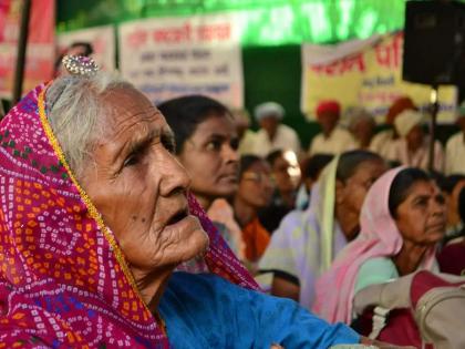 More than 13,000 issues, pension, social welfare department is losing money in hardoi of uttar pradesh | १३ हजारांहून अधिक मुडदे घेतायंत पेन्शन, समाजकल्याण विभागात मुरतंय पैसा