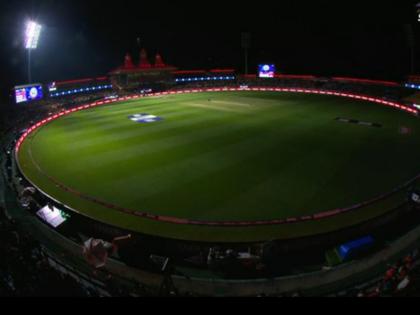 IPL 2025 PBKS vs DC The match between PBKS and DC has been temporarily halted due to a floodlight failure | IPL 2025 PBKS vs DC : पंजाब-दिल्ली यांच्यातील सामना अचानक थांबवण्याची वेळ: नेमकं काय घडलं?