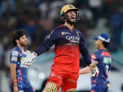 IPL 2025 LSG vs RR Royal Challengers Bengaluru won by 6 wkts And Finish Top 2 Jitesh Sharma Mayank Agarawal Hit Show After Virat Kohli Fifty Qualifier 1 PBKS | जितेश शर्माची पहिली IPL फिफ्टी; विक्रमी विजयासह RCB नं साधला Qualifier 1 खेळण्याचा डाव