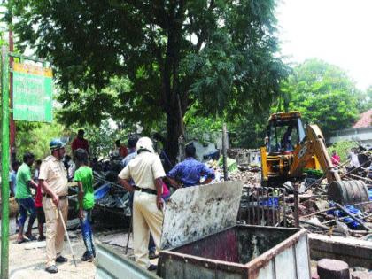 Old Market Rocks Fall in Vashi | वाशीतील जुने मार्केट जमीनदोस्त