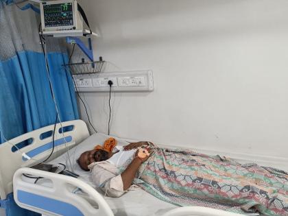 The health of a young man who was on hunger strike in the ahmadnagar city hospitalized Maratha Reservation | नगरमध्ये आमरण उपोषण करणाऱ्या तरुणाची प्रकृती खालावली 