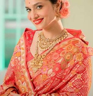 Vat Purnima 2025 Saree: नव्याकोऱ्या साडीची मोडा वटपौर्णिमेला घडी, पाहा लेटेस्ट सुंदर साड्या! दिसाल नव्या नवरीसारख्या देखण्या