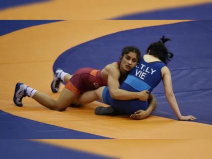 Vinesh Phogat sends apology to WFI, may still not be allowed to compete at Worlds | कुस्तीपटू विनेश फोगाटनं मागितली माफी, तरीही मिळणार नाही जागितक स्पर्धेत खेळण्याची संधी!