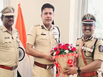Mira Bhayandar-Vasai Virar Police Commissionerate is the best in the state in the Chief Minister's 100 Days Reform Initiative | मुख्यमंत्री १०० दिवस सुधारणा उपक्रमात मीरा भाईंदर-वसई विरार पोलीस आयुक्तालय राज्यात सर्वोत्कृष्ट Mira Bhayandar-Vasai Virar Police Commissionerate is the best in the state in the Chief Minister's 100 Days Reform Initiative | मुख्यमंत्री १०० दिवस सुधारणा उपक्रमात मीरा भाईंदर-वसई विरार पोलीस आयुक्तालय राज्यात सर्वोत्कृष्ट