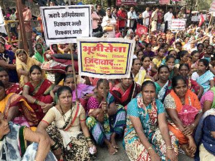  Demand for the demands of the municipal corporation | मागण्यांसाठी महापालिकेवर आदिवासींची धडक