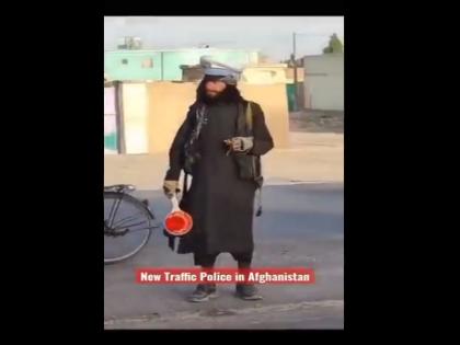 Afghani traffic police video goes viral on social media | 'चुकीला माफी नाही...'; अफगाणिस्तानील ट्रॅफिक पोलिसाचा व्हिडिओ व्हायरल