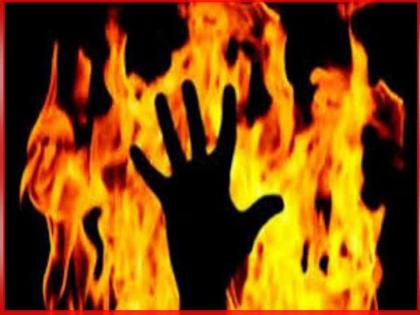 Attempt to burn woman alive in guard line; Railway quarter set on fire | भीषण! गार्ड लाईनमध्ये महिलेला जिवंत जाळण्याचा प्रयत्न; रेल्वे क्वाॅर्टरला लावली आग