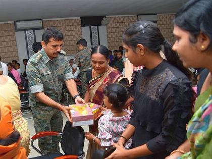 Diwali was made sweet for the families of the martyred soldiers by the police force | शहीद जवानांच्या कुटुंबांची दिवाळी पोलिस दलाने केली गोड