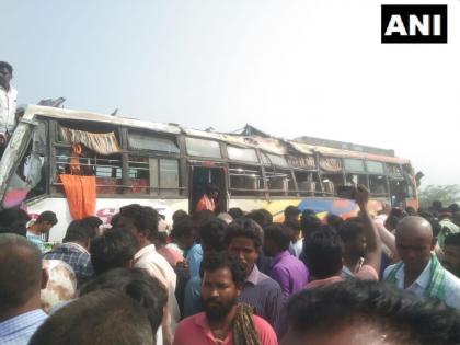 Accident in Karnataka: Eight killed, 20 injured in bus overturn; Terrible accident in Tumkur | Accident in Karnataka: बस उलटून आठ जणांचा मृत्यू, २० जखमी; कर्नाटकमध्ये भीषण अपघात 