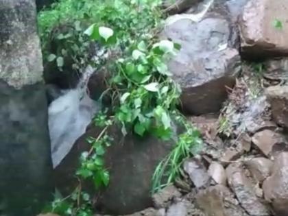 Heavy rains cause landslides in eastern Kalyan; There is no loss of life | मुसळधार पावसामुळे कल्याण पूर्व भागात कोसळली दरड; कोणतीही जिवीत हानी नाही