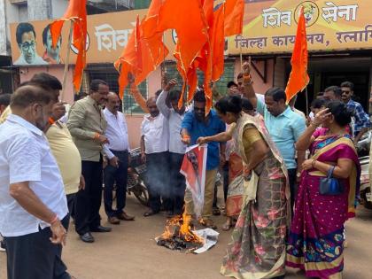 Burning effigy of Ramdas Kadam after statement on Uddhav Thackeray | रत्नागिरी, दापोलीत रामदास कदमांच्या प्रतिमेचे दहन, उद्धव ठाकरेंबद्दल केलेल्या विधानाचे पडसाद उमटू लागले