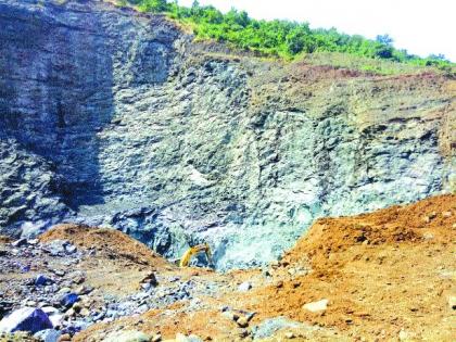 The stone-slab, crushers continue in the fort | वाड्यामधील दगडखाणी, क्रशर सुरूच