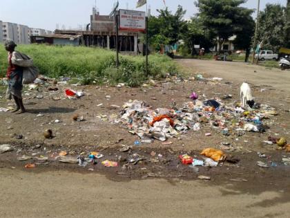 The climax of uncleanness: a 'broom' from cleaning staff at Wadalagaon | अस्वच्छतेचा कळस : वडाळागावात सफाई कर्मचाऱ्यांकडून वरवरचा ‘झाडू’