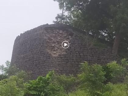 Hingoli Earthquake: The historic fort of Wadgaon collapsed due to the earthquake | Earthquake Hingoli: भूकंपाच्या धक्क्याने वडगावच्या ऐतिहासिक किल्ल्याचा बुरुज ढासळला