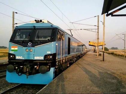 डेडिकेटेड फ्रेट कॉरिडॉरवर कंटेनर ट्रेनची यशस्वी चाचणी; चार तासांची बचत शक्य - Marathi News | successful trial of container train on dedicated freight corridor four hours of savings possible | Latest News at Lokmat.com डेडिकेटेड फ्रेट कॉरिडॉरवर कंटेनर ट्रेनची यशस्वी चाचणी; चार तासांची बचत शक्य - Marathi News | successful trial of container train on dedicated freight corridor four hours of savings possible | Latest News at Lokmat.com