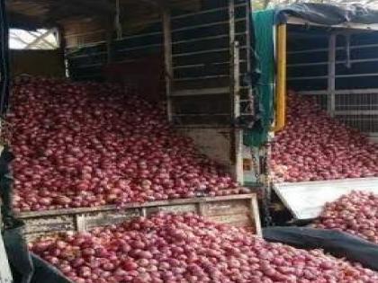 wai Bazar Samiti Record Onion Inflow, Loss of farmers due to rates | Satara- वाई बाजार समिती कांद्याची विक्रमी आवक, भाव गडगडल्याने शेतकरी मेटाकुटीस 