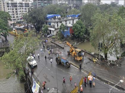 The river Valbhat became wide, the barrier of encroachment was removed; Initiative of Mumbai Municipal Corporation | वालभट नदी झाली रुंद, अतिक्रमणाचा विळखा हटला; मुंबई महापालिकेचा पुढाकार