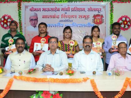 Need of confidence for Educating oratory, Rajendra Beedkar's opinion, the state-level eloquence contest at Walchand College of Solapur | वक्तृत्व कला संपादनासाठी आत्मविश्वासाची गरज, राजेंद्र बीडकर यांचे मत,  सोलापूरातील वालचंद महाविद्यालयातील राज्यस्तरीय वक्तृत्व स्पर्धेचा समारोप