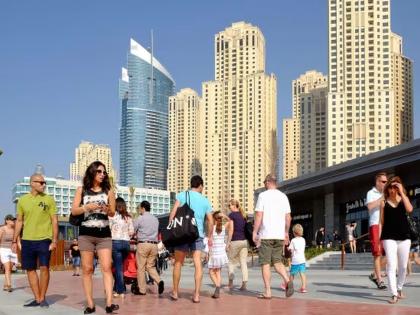 Punitive action was taken against many pedestrians in Dubai, the reason that came to light? | दुबईमध्ये अनेक पादचाऱ्यांवर करण्यात आली दंडात्मक कारवाई, समोर आलं असं कारण?