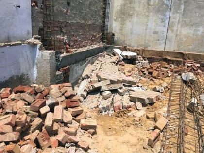  One injured in collapsing old house collapsed wall: accident in Panchavati's Sardar Chowk | जुन्या घराची जीर्ण झालेली भिंत कोसळून मजूर ठार एक जखमी : पंचवटीच्या सरदार चौकात दुर्घटना