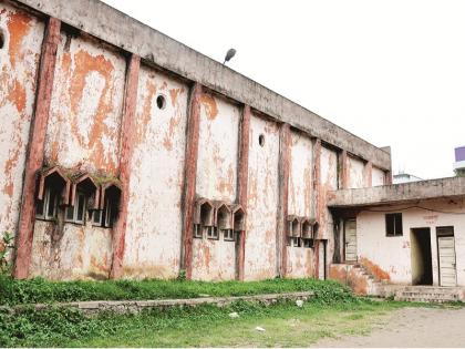 for auditorium Waluj Mahanagar neglected; Ignore the spirit of the audience with emerging artists | नाट्यगृहाबाबत वाळूज महानगर उपेक्षितच; उदयोन्मुख कलावंतांसह रसिकांच्या भावनांकडे दुर्लक्ष 