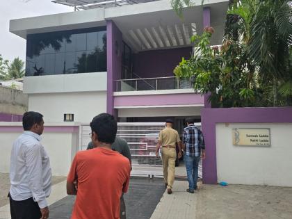Robbery at the house of a businessman who has gone abroad in Chhatrapati Sambhajinagar; Eight kilos of gold, forty kilos of silver stolen | छत्रपती संभाजीनगरात उद्योजकाच्या घरात दरोडा; ८ किलो सोने, ४० किलो चांदी चोरीला Robbery at the house of a businessman who has gone abroad in Chhatrapati Sambhajinagar; Eight kilos of gold, forty kilos of silver stolen | छत्रपती संभाजीनगरात उद्योजकाच्या घरात दरोडा; ८ किलो सोने, ४० किलो चांदी चोरीला