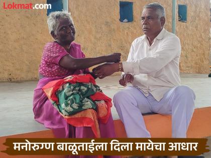 Gyandev Mali tied a rakhi from Balutai, a mentally ill woman from Vangi sangli district | Sangli: वांगीतील भावाने दिला अनाथ बहिणीला रक्षाबंधनाचा आनंद