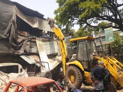 action on unauthorized encroachments in the wanvadi pune muncipal corporation | प्रशासकराज! वानवडीत अनाधिकृत अतिक्रमणांंवर कारवाई; व्यावसायिकांचे धाबे दणाणले