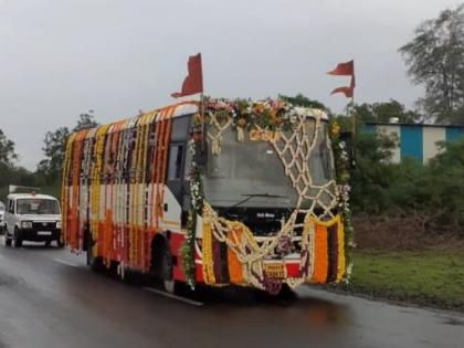 Pandharpur Wari 2021: Sant Dnyaneshwar Maharaj palkhi will go to Pandhari by two Shivneri buses; It will be a 1.5 km walk | Pandharpur Wari 2021 : शिवनेरी बसने माऊलींच्या पादुका पंढरीला जाणार; दीड किमी पायीवारी होणार