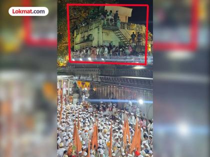 Ashadhi Wari 2025 Possibility of accident as railing breaks due to the weight of Vashilebaaz at Mauli temple | Ashadhi Wari 2025 : माऊली मंदिरात रेलिंग तुटून दुर्घटनेची शक्यता Ashadhi Wari 2025 Possibility of accident as railing breaks due to the weight of Vashilebaaz at Mauli temple | Ashadhi Wari 2025 : माऊली मंदिरात रेलिंग तुटून दुर्घटनेची शक्यता