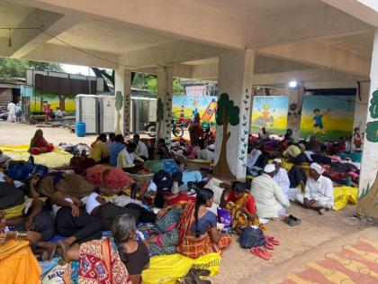 Ashadhi Wari Locked school Warkari facing problem living conditions Bhawani Peth | Ashadhi Wari: कुलूपबंद शाळेमुळे वारकऱ्यांचे मुक्कामाचे हाल; भवानी पेठेतील प्रकार