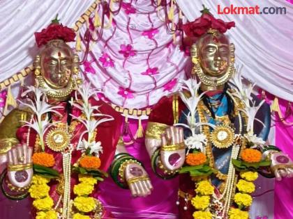Mahalakshmi of Warud (Bagaji) 118 years old tradition: Tradition of having darshan of Mahalakshmi through Wardha river | वरूड (बगाजी)ची महालक्ष्मी ११८ वर्षांची परंपरा : वर्धा नदीद्वारे महालक्ष्मीचे दर्शन घेण्याची परंपरा Mahalakshmi of Warud (Bagaji) 118 years old tradition: Tradition of having darshan of Mahalakshmi through Wardha river | वरूड (बगाजी)ची महालक्ष्मी ११८ वर्षांची परंपरा : वर्धा नदीद्वारे महालक्ष्मीचे दर्शन घेण्याची परंपरा