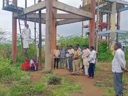 Agitation on the water tank for various demands in washim | विविध मागण्यांसाठी पाण्याच्या टाकीवर चढून आंदोलन