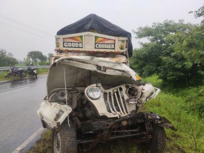 Washim Two vehicles collide head on Three people were injured | वाशिम : दोन वाहनांची समोरासमोर धडक; तीन जण जखमी