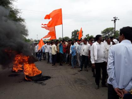 Maratha Reservation: Stop the road agitation in Washim district | Maratha Reservation : वाशिम जिल्ह्यातील बेलखेडा फाट्यावर रास्ता रोको