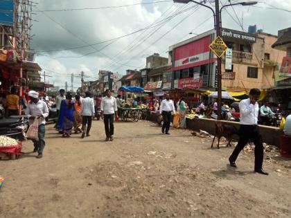 Congress aggressive on disrupted traffic in Washim city | वाशिम शहरातील विस्कळीत वाहतूकीवर काँग्रेस आक्रमक