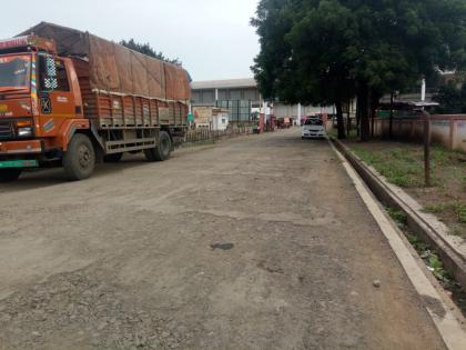 Washim district general hospital became the parking lot! | वाशिमचे जिल्हा सामान्य रुग्णालय बनले वाहनतळ!