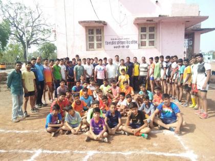 National players interacted with the players of Washim! | राष्ट्रीय खेळाडूंनी साधला वाशिमच्या खेळाडूंशी संवाद!