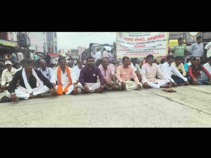 Stop the road on behalf of Bhumiputra Farmers Association | भूमिपुत्र शेतकरी संघटनेच्या वतीने रास्ता रोको