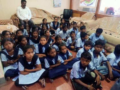 students filled the school in the collector office washim | विद्यार्थ्यांनी भरविली जिल्हाधिकारी कार्यालयात शाळा!