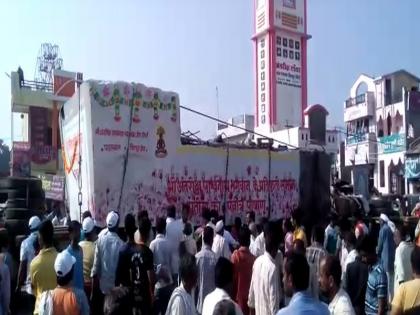 240-ton weighing stone | 240 टन वजनाच्या शिळेतून साकारणार भगवान अंतरिक्ष पार्श्वनाथ यांची मूर्ती, भाविकांनी काढली शिळेची मिरवणूक